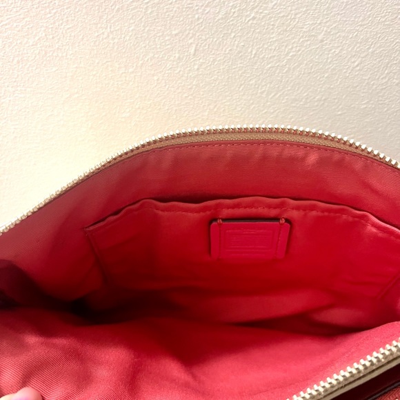 Coach crossbody with removable pink clutch - Picture 3 of 4